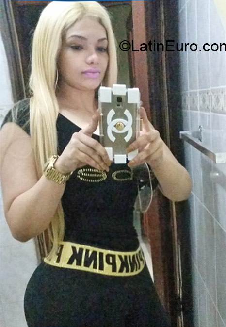 Date this charming Dominican Republic girl Nathaly from Santo Domingo DO21550