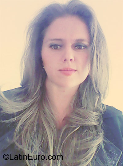 Date this happy Colombia girl Alejita from Bogota CO17061