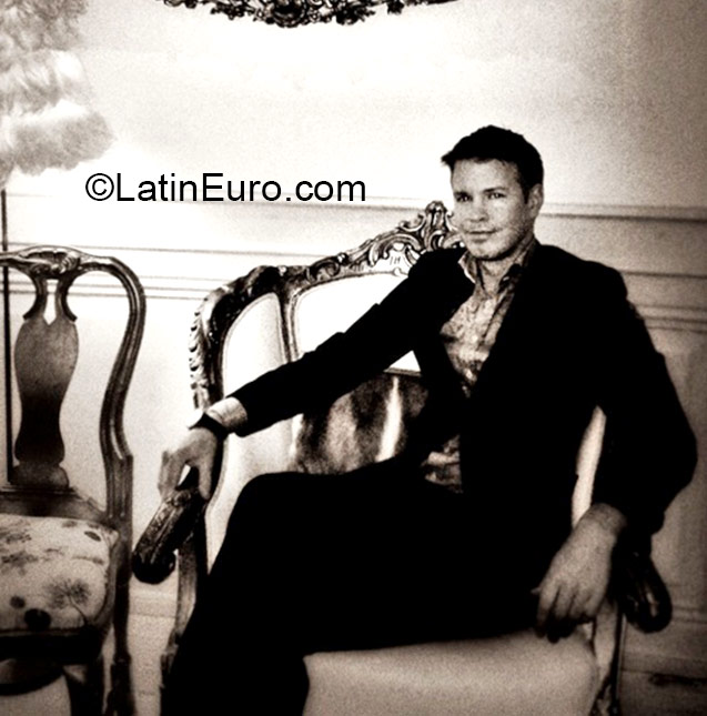 Date this lovely Sweden man Rikardo from Stockholm SE208