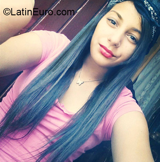 Date this hard body Dominican Republic girl Yarlenes from Santiago DO21632