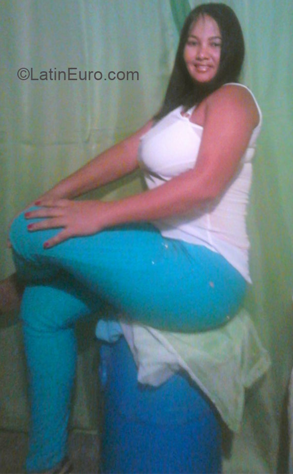 Date this georgeous Dominican Republic girl Alexandra from Santo Domingo DO21643