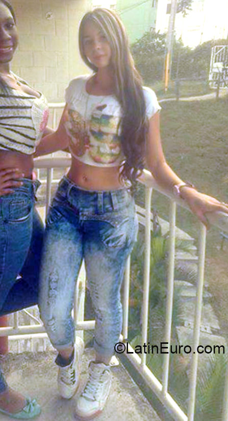 Date this happy Colombia girl Keraima from Cali CO17148