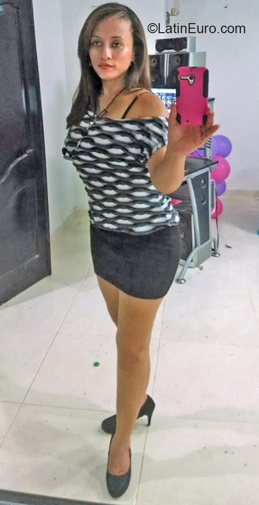 Date this good-looking Colombia girl Loly from Lorica CO17159