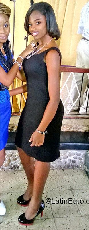 Date this foxy Jamaica girl Britz from Kingston JM1997