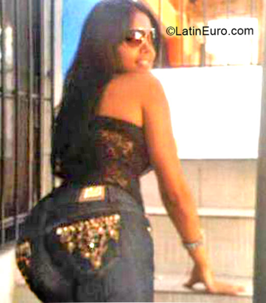 Date this pretty Dominican Republic girl Yajairia from Santo Domingo DO21765
