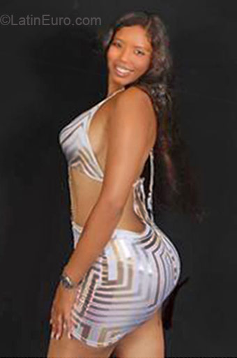 Date this voluptuous Dominican Republic girl Andilis from Santo Domingo DO21788