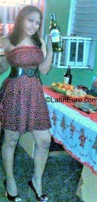 Date this happy Venezuela girl Aracelis from Caracas VE453