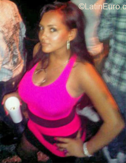 Date this gorgeous Dominican Republic girl Isaura from Santo Domingo DO21804