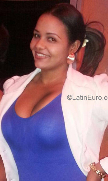 Date this sultry Dominican Republic girl Esmeralda from Hato mayor DO21831