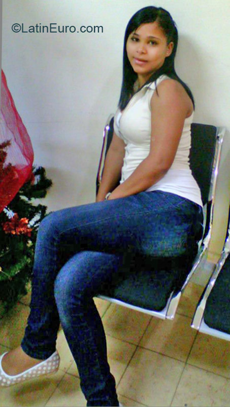 Date this attractive Dominican Republic girl Yasini from Azua DO21889