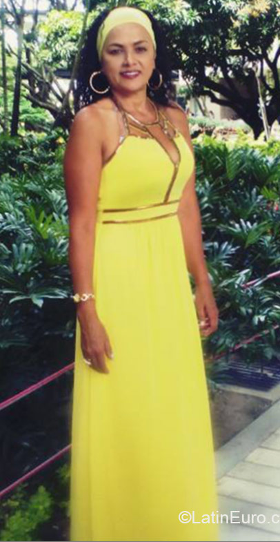 Date this young Colombia girl Claudia Patricia from Medellin CO17248