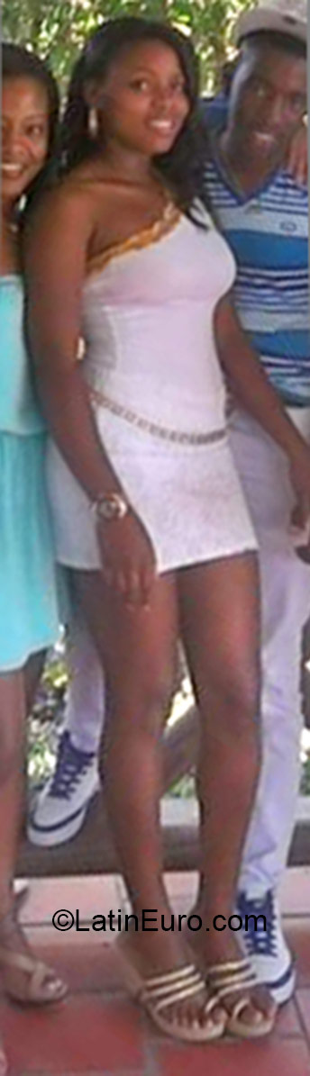 Date this delightful Colombia girl Claudia from Cali CO17255