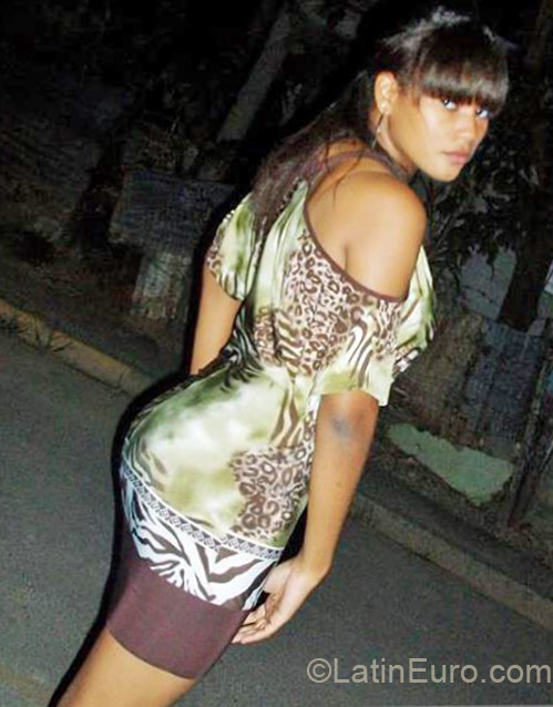 Date this good-looking Dominican Republic girl Chanell from Santo Domingo DO21900