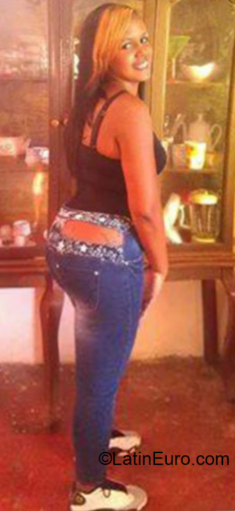 Date this sensual Dominican Republic girl Delia from Santo Domingo DO21915
