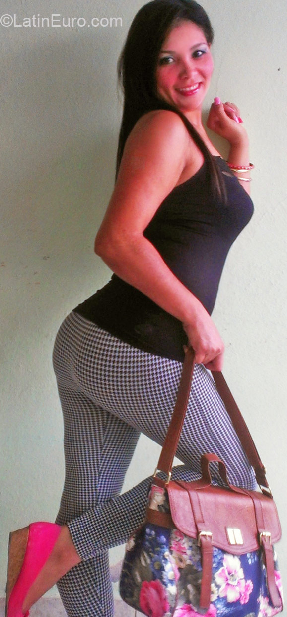 Date this happy Dominican Republic girl Ana from Santo Domingo DO21956