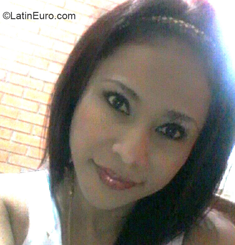Date this voluptuous Colombia girl Erika from Medellin CO17309