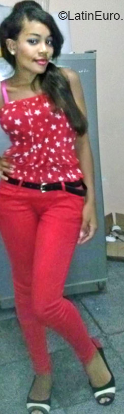 Date this attractive Dominican Republic girl Carolina from Santo Domingo DO21974
