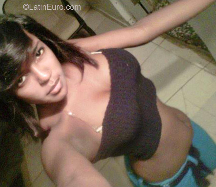 Date this fun Dominican Republic girl Yemairi from Santo Domingo DO21994