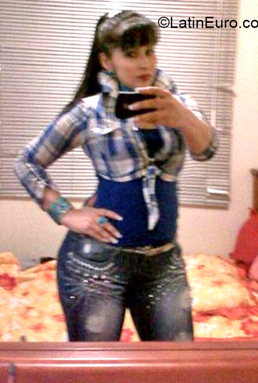 Date this attractive Colombia girl Clara ines from Medellin CO17337