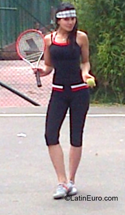 Date this attractive Colombia girl Lucia from Bogota CO17342