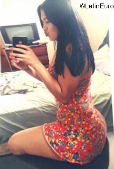 Date this foxy Dominican Republic girl Carla from Santiago DO22037