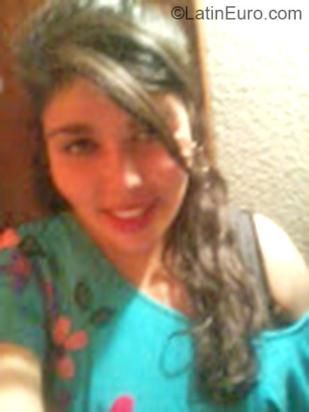 Date this pretty Dominican Republic girl Valentina from Bogota DO22084