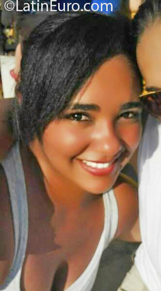 Date this foxy Colombia girl Eliana from Cartagena CO17395