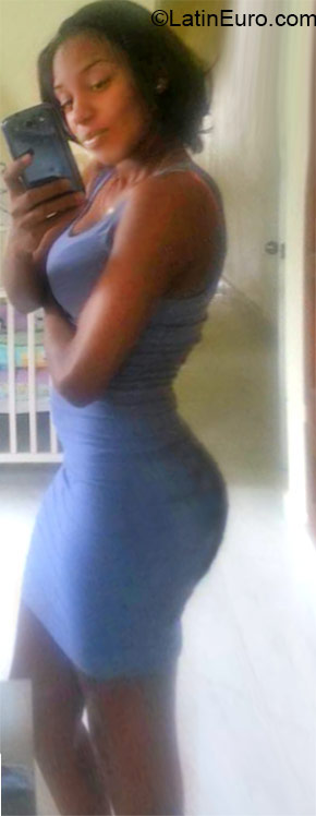 Date this charming Dominican Republic girl Vanessa from San Cristobal DO22185