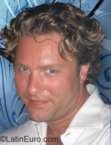 Date this hard body Netherlands man Pieter from Breda NL263