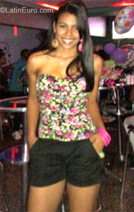Date this georgeous Dominican Republic girl Maris from La Romana DO22198