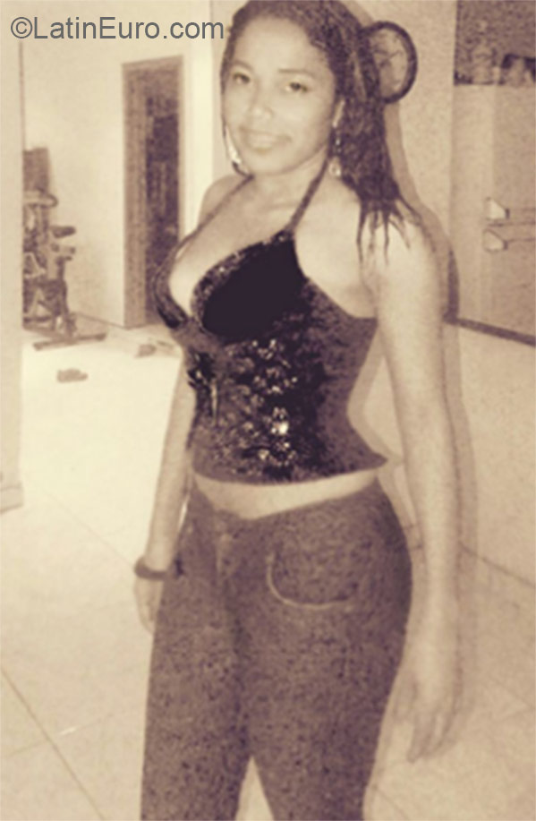 Date this charming Colombia girl Elena from Cali CO17526