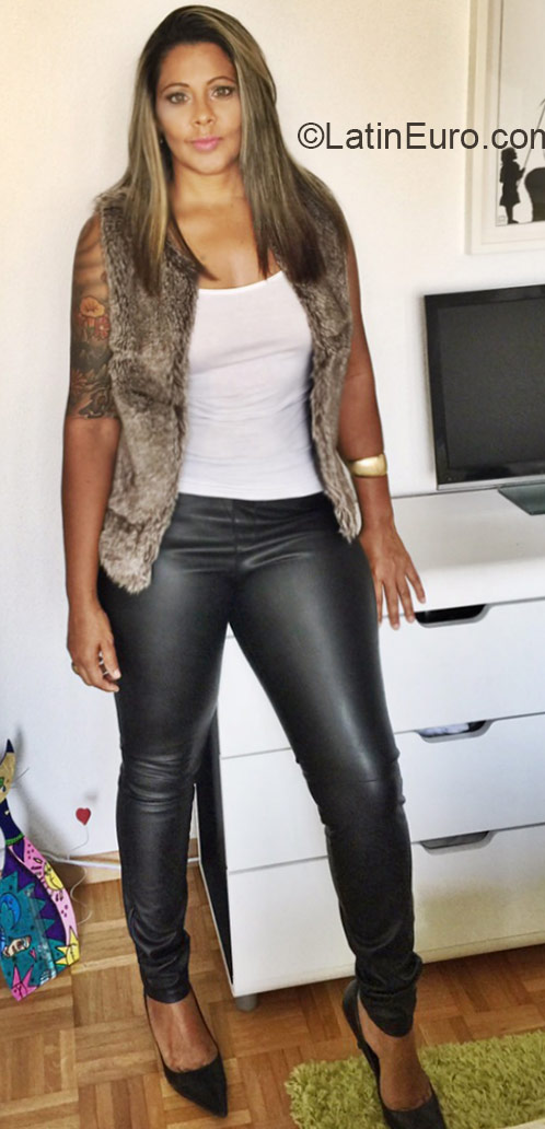 Date this hard body Switzerland girl Fernanda from Bulle CH134