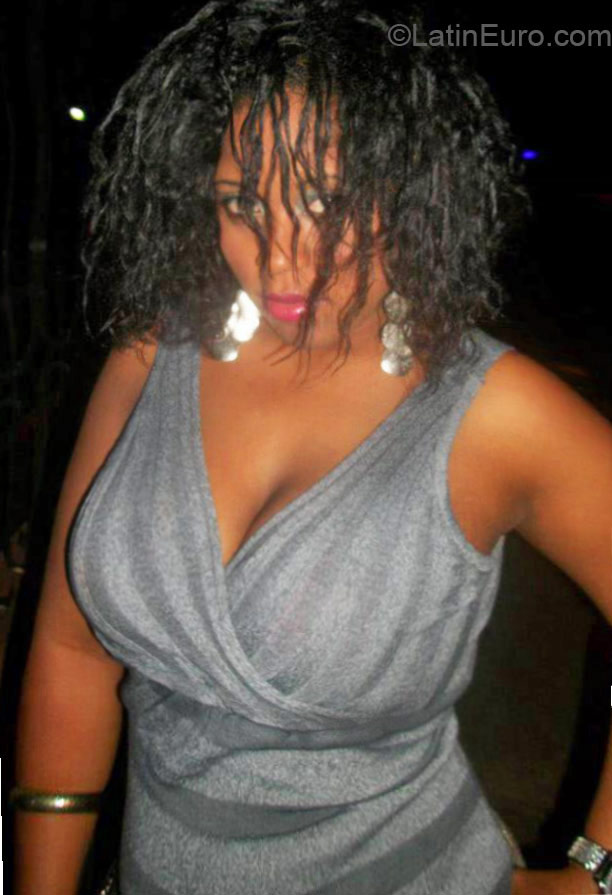 Date this hard body Dominican Republic girl Yudelkis from Santiago DO22277