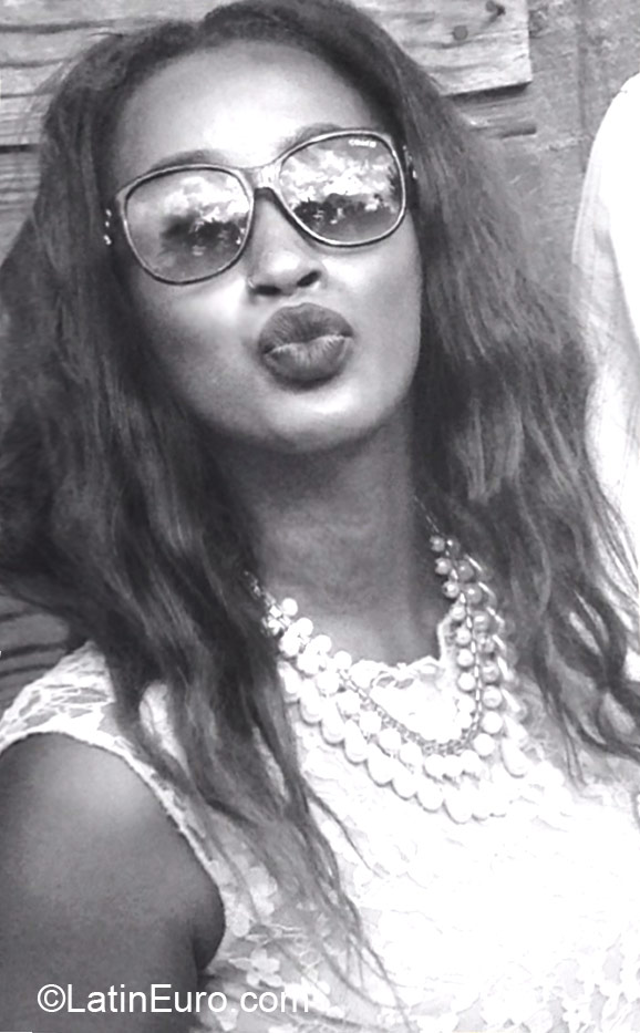 Date this hard body Jamaica girl Naomi from Kingston JM2069