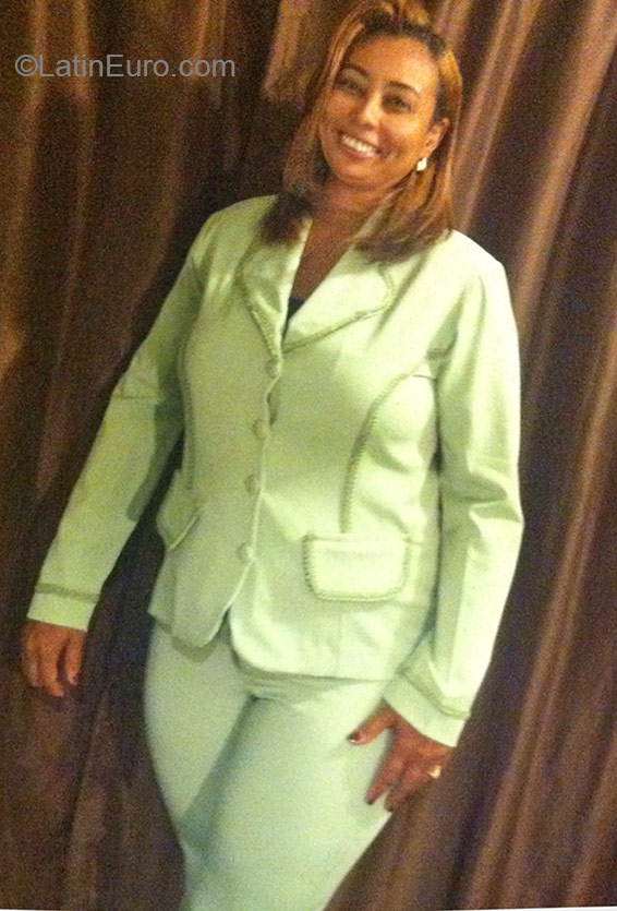 Date this voluptuous Dominican Republic girl Cristal from Santo Domingo DO22313