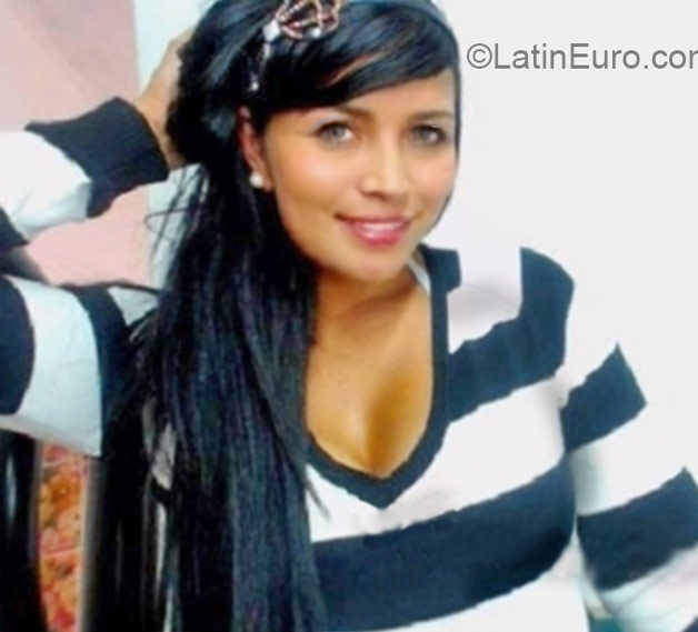 Date this nice looking Colombia girl Carolina from Medellin CO17504