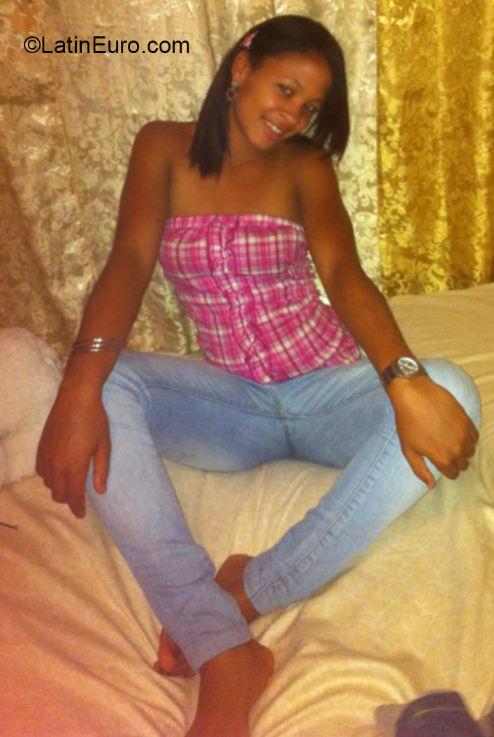 Date this fun Dominican Republic girl Priscila from Santo Domingo DO22329