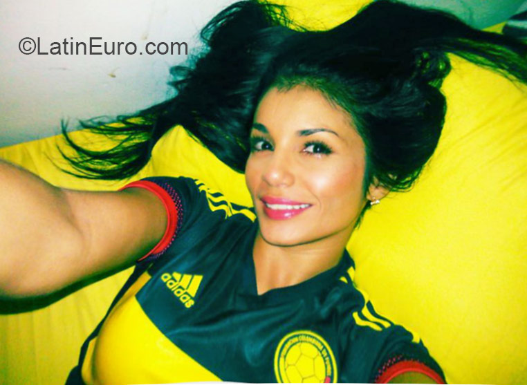 Date this exotic Colombia girl Xiomara from Medellin CO17513