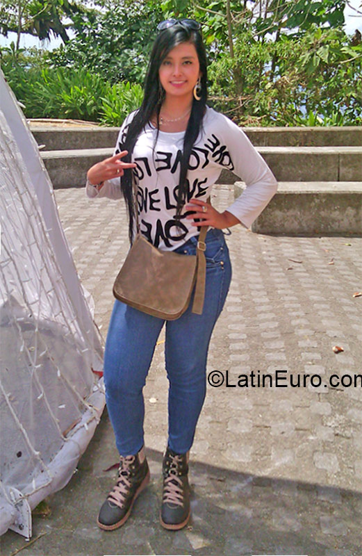 Date this georgeous Colombia girl Lucero Jessica from Manizales CO17516