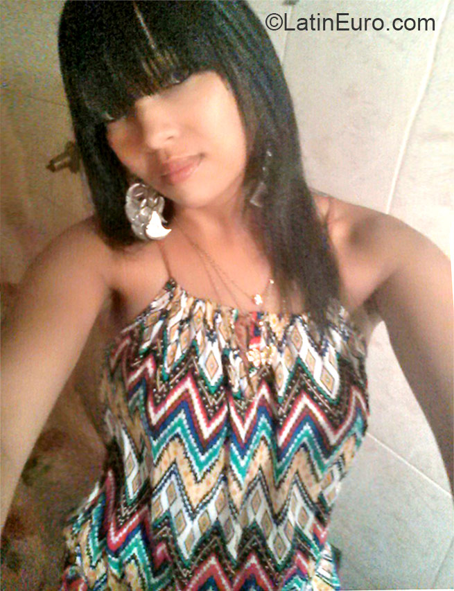 Date this sensual Dominican Republic girl Rosaury from Santo Domingo DO22357