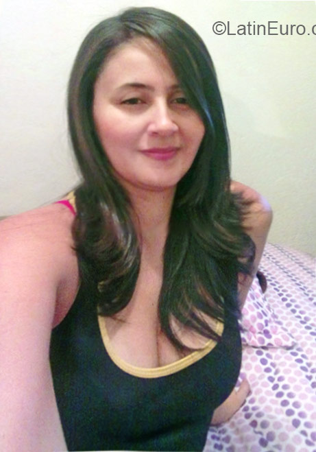 Date this athletic Colombia girl Sandra from Medellin CO17530