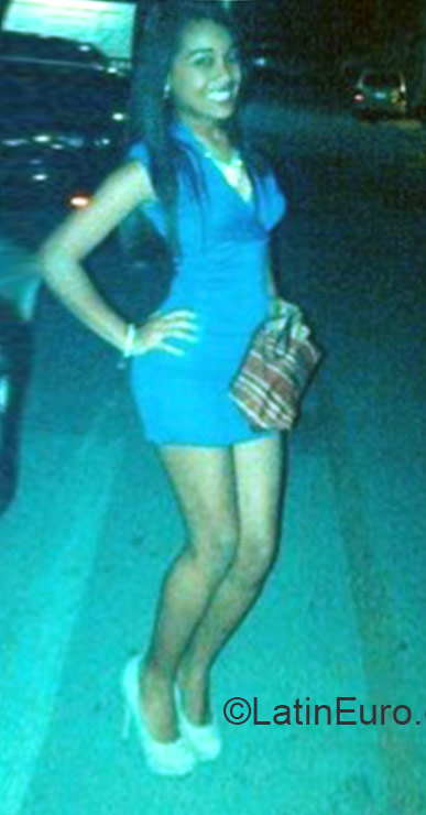 Date this stunning Dominican Republic girl Nathalie from Santo Domingo DO22367