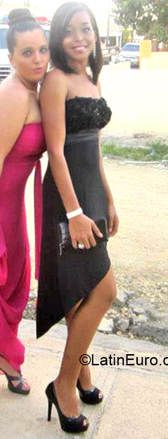 Date this foxy Dominican Republic girl Isemar from Santo Domingo DO22372