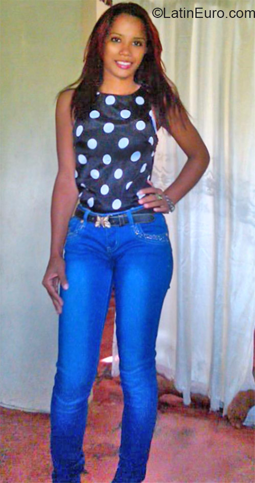 Date this delightful Dominican Republic girl Laudy from Santo Domingo DO22378