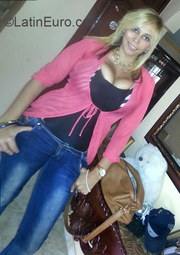 Date this beautiful Dominican Republic girl Elizabeth from San Pedro De Macoris DO22380