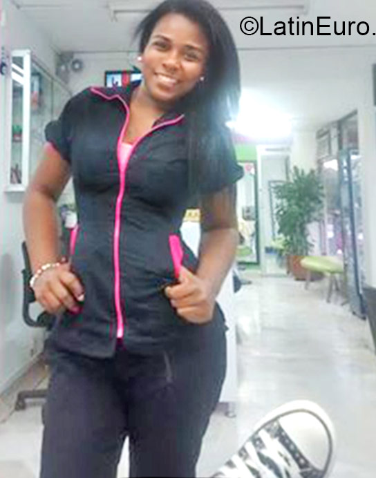Date this happy Colombia girl Katerin from Cali CO17541