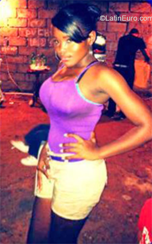 Date this happy Dominican Republic girl Raquel from Santo Domingo DO22413