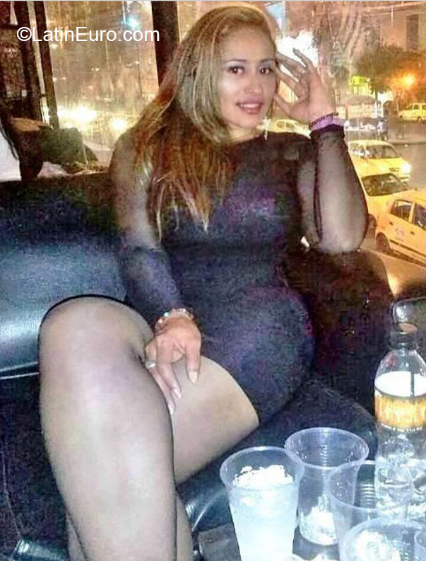 Date this gorgeous Colombia girl Maria from Bogota CO18976