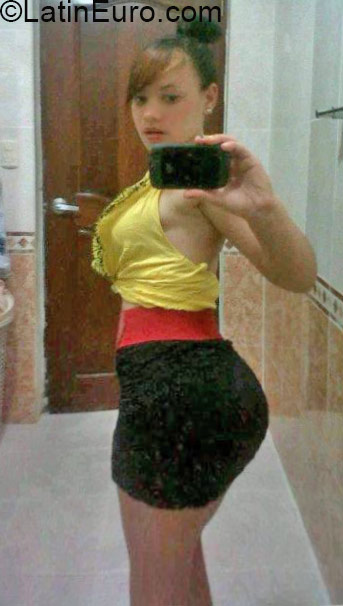 Date this charming Dominican Republic girl Nathaly from Santiago DO22426