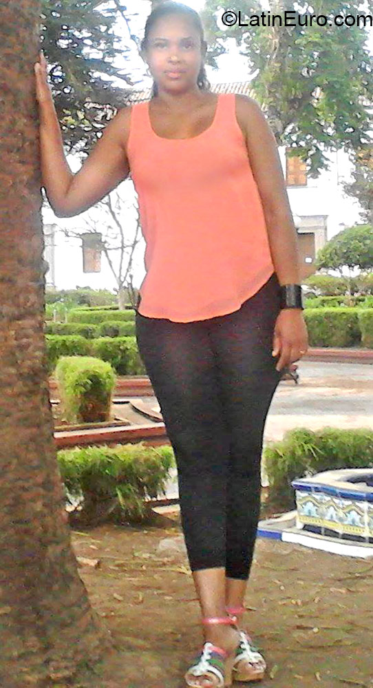 Date this young Colombia girl Claudia from Armenia CO17595